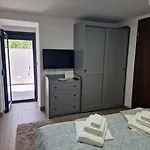 Modern 4 Stars With Terace & Free Parking Apartamento