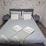 Modern 4 Stars With Terace & Free Parking Appartamento