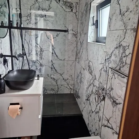 Modern 4 Stars Apartment With Terace & Free Parking