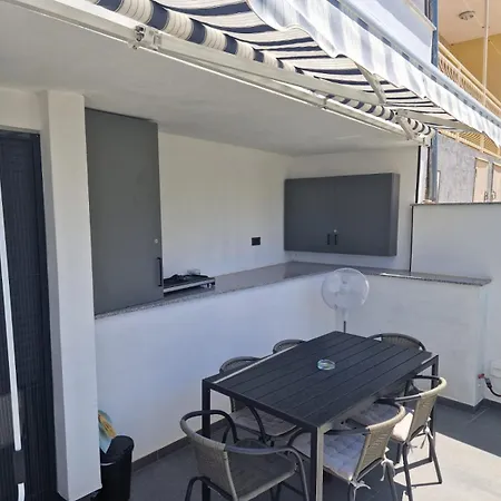 Modern 4 Stars With Terace & Free Parking Apartamento