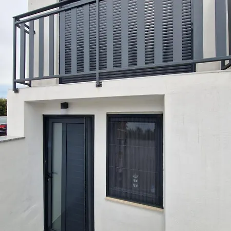 Apartman Modern 4 Stars With Terace & Free Parking *