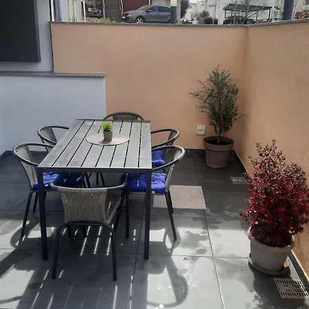 아파트 Modern 4 Stars Apartment With Terace & Free Parking *