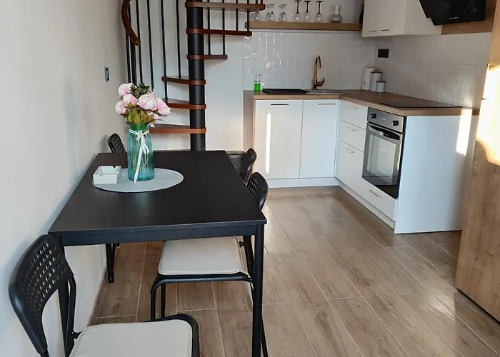 Aneta Modern 4 Stars