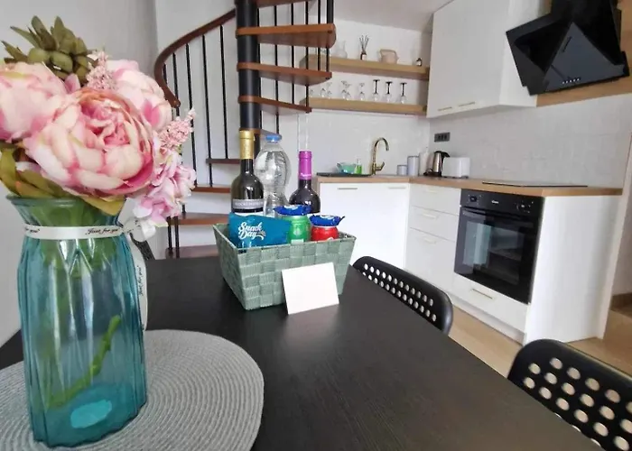 Aneta Modern 4 Stars Apartment