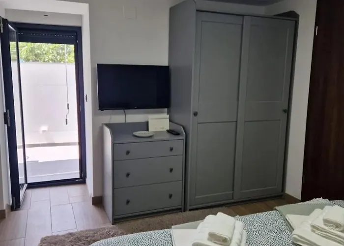 Aneta Modern 4 Stars Apartment