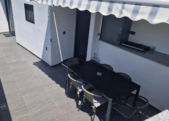 Aneta Modern 4 Stars Apartment *